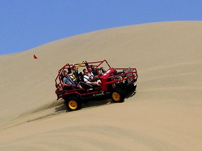 Buggies y Sandboard in Huacachina, Ica Buggies y Sandboard in Huacachina, Ica